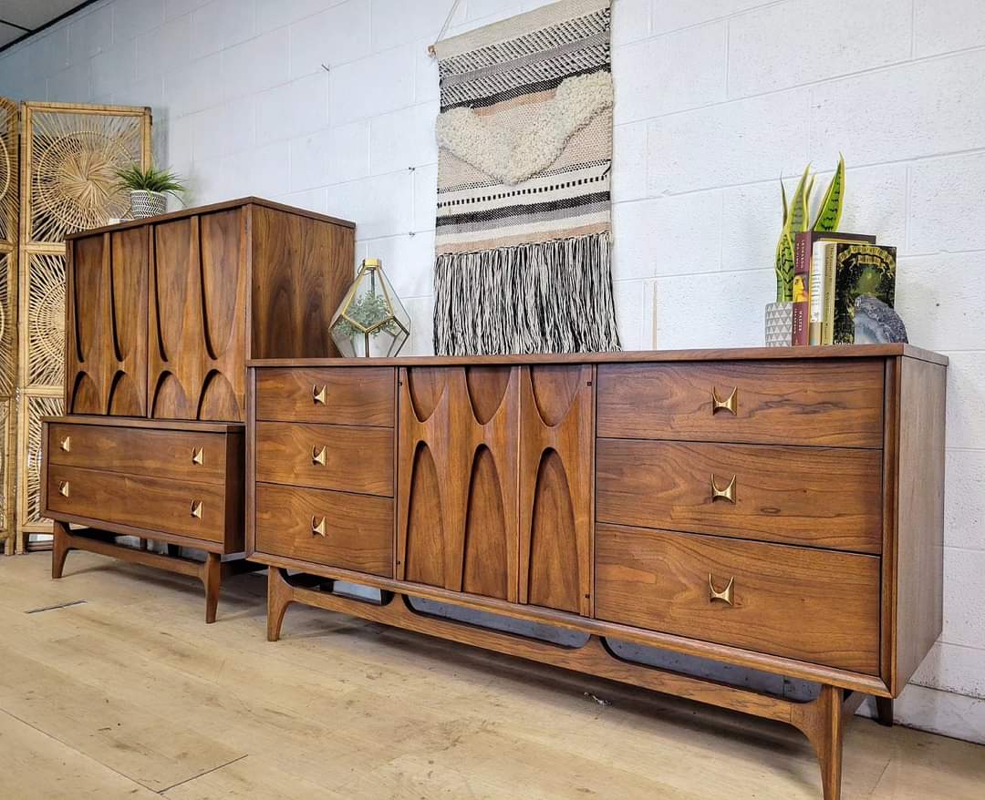 Broyhill Brasilia Dresser Set