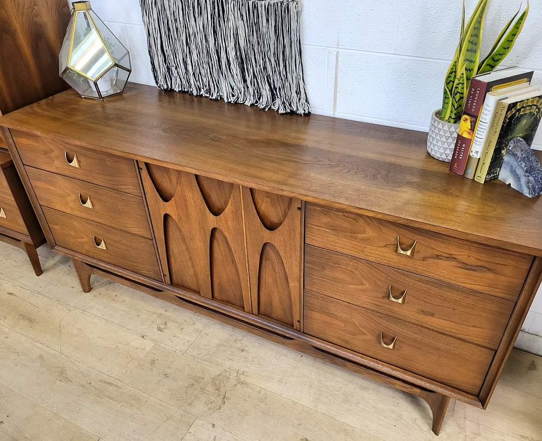 Broyhill Brasilia Dresser Set